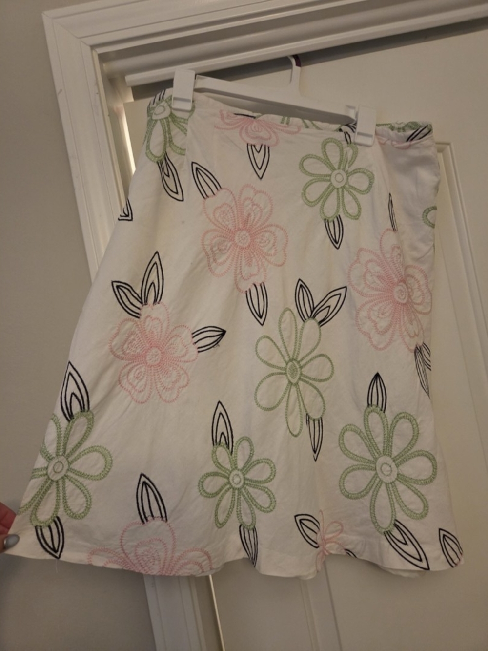 Cute Y2K Floral A-Line Skirt in White with Pink & Green Flowers